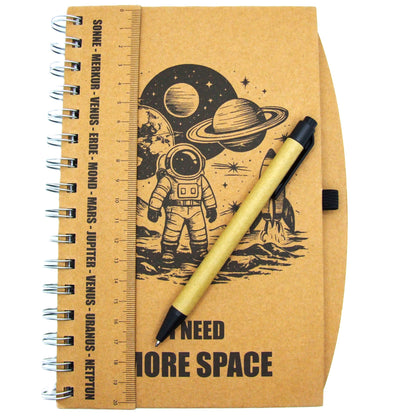Notizbuch "I need more space" A5 | liniertes Notizbuch aus recyceltem Karton mit Kugelschreiber und integriertem Lineal